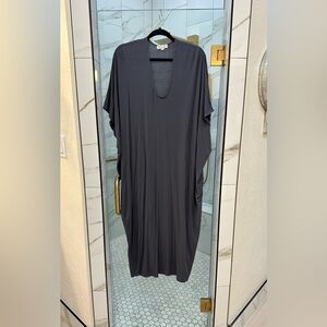 Barefoot Dreams Luxe Milk Jersey Caftan. One Size. Graphite.